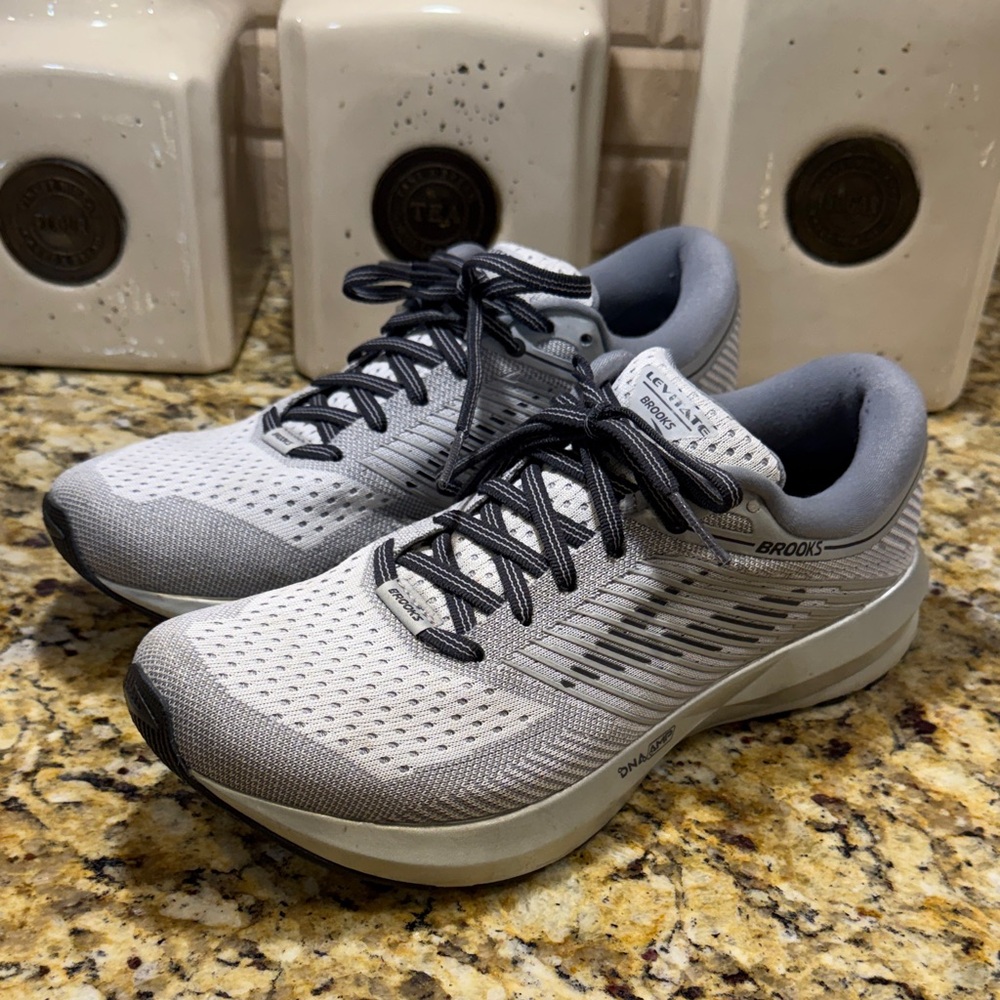 Brooks Levitate Sneaker